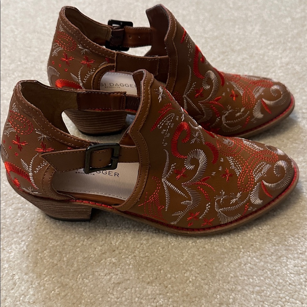 Kelsie Dagger Brooklyn Kline embroidered block heel bootie size 7.5 - Picture 6 of 11